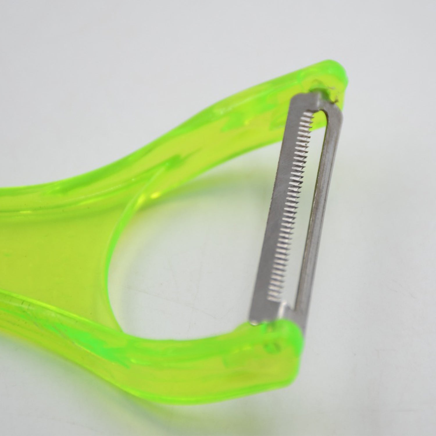 5915 Stainless Steel Blade Peeler Universal Peeler for Professional and Household Kitchen Peeler (1 pc) 5915 Stainless Steel Blade Peeler Universal Peeler for Professional and Household Kitchen Peeler (1 pc)